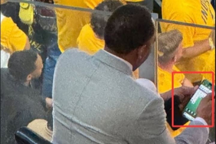 不是P的吧?？杜兰特曝光A-史密斯 总决赛现场不看球玩纸牌游戏